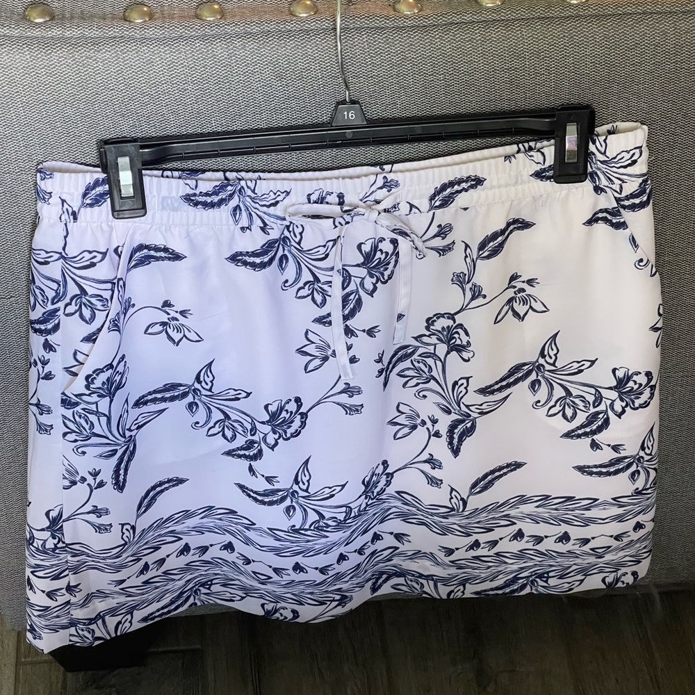 St. Tropez West Skirt w hidden front pockets